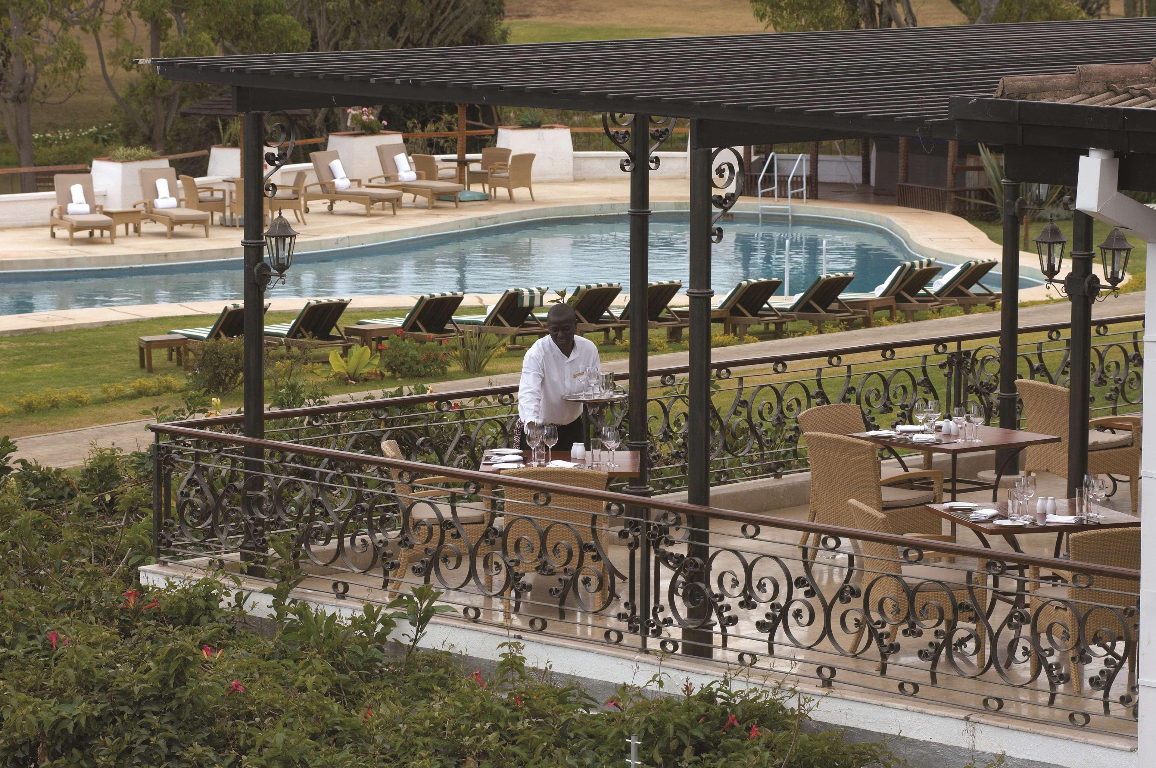 Отель Fairmont Mount Kenya Safari Club Наньюки Экстерьер фото